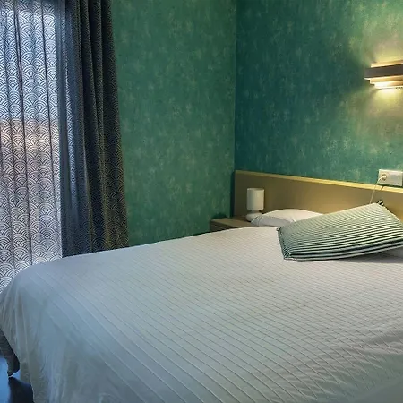 Esteba Hotel *