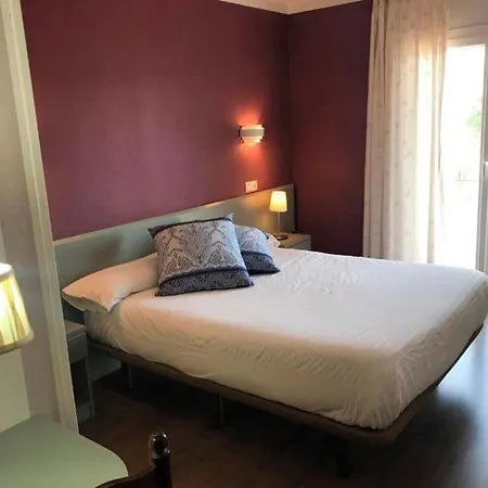Esteba Hotel *