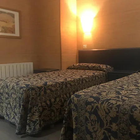 Esteba فندق كالذيس ذي مالافييّا